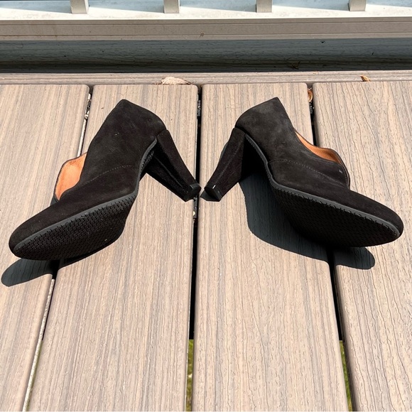 Eric Michael Black Suede Ankle Boots Sleek and Comfortable - Picture 6 of 8